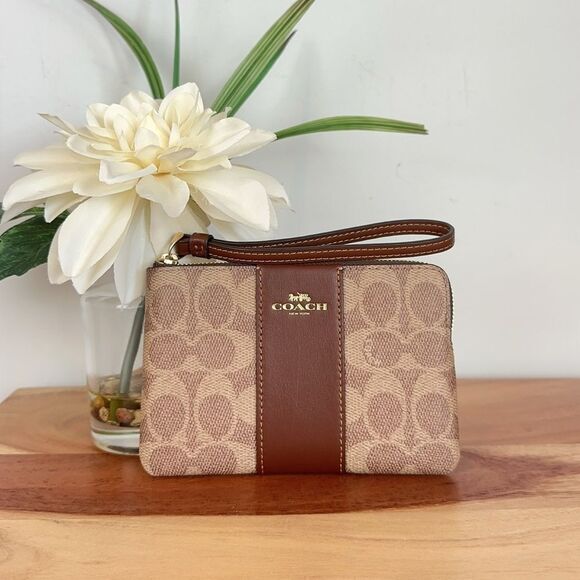 NWT Coach Corner Zip Wristlet In Signature Canvas‎ With Stripe - Picture 1 of 5